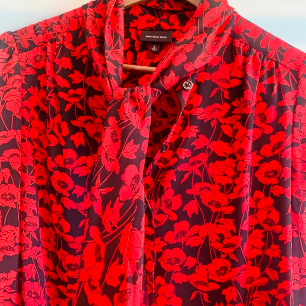 Boss B Red Flowered Tie Neck Top 🌹🖤 - Picture 5 of 5